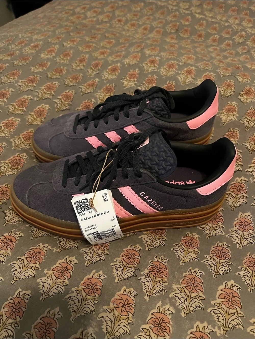 Big kids Adidas Gazelle platform Gray Suede Sneakers with Pink Stripes